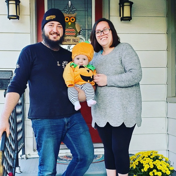 Meet your Posher, Mercedes - Picture 2 of 3